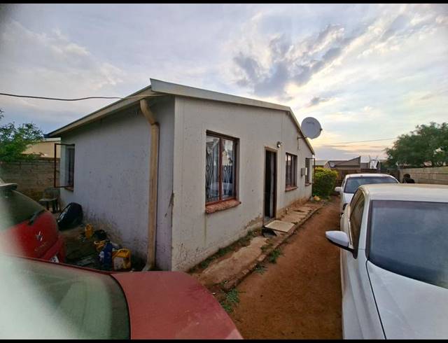 3 BEDROOM HOUSE FOR SALE IN PROTEA GLEN EXT